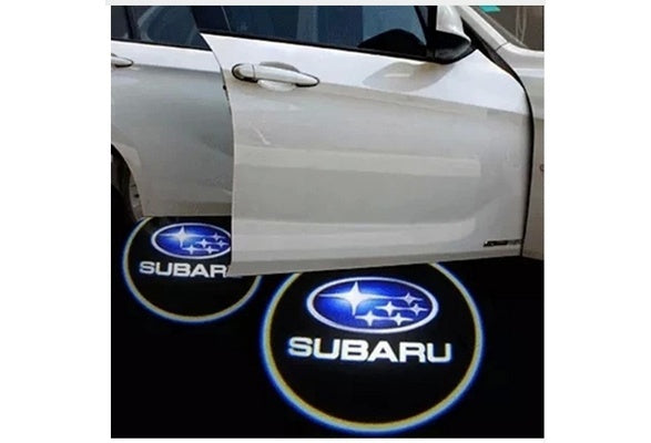 Led sottoporta sotto porta cortesia per tutte le auto con logo della propria auto a batterie e con sensore di apertura . Facili da montare