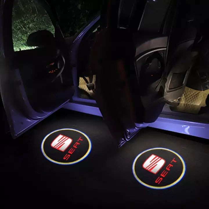 Led Sottoporta Cortesia Con Logo Per Tutte Le Auto Con Alimentazione 12v