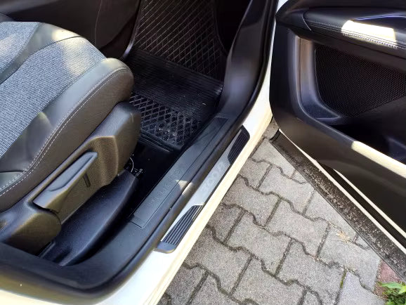 KIT 4 modanature battitacco pedane sottoporta in ABS acciaio per PEUGEOT 3008