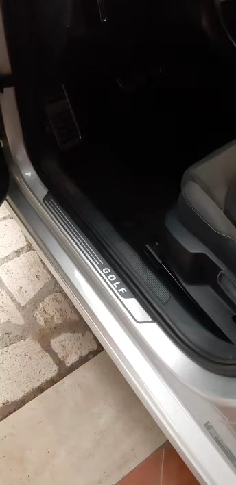 KIT 4 modanature battitacco listelli pedane sottoporta in metallo PER VW GOLF 5 6 7 8