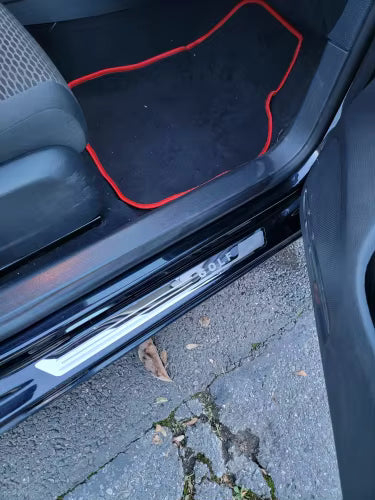 KIT 4 modanature battitacco listelli pedane sottoporta in metallo PER VW GOLF 5 6 7 8